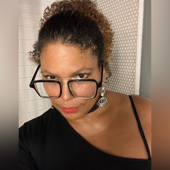 Meet your Posher, A Late Bloomer - Picture 6 of 15